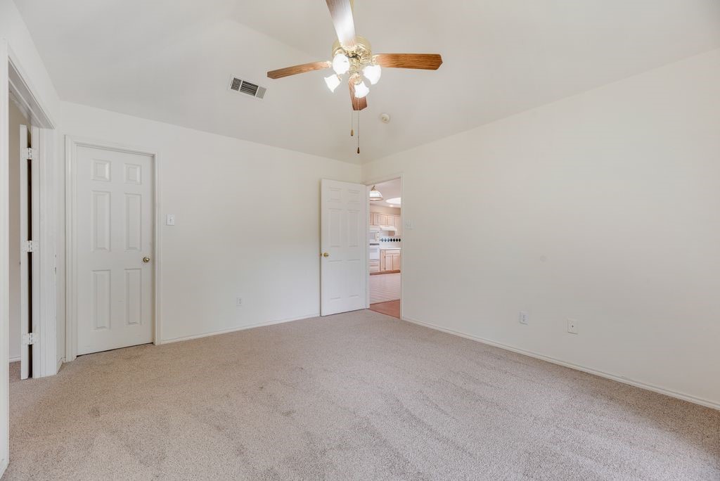 2707 Red Oak Drive Grand Prairie TX 75052