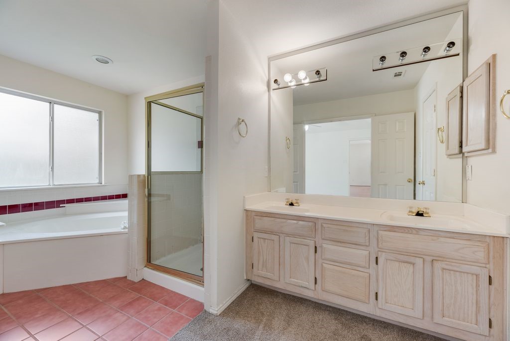 2707 Red Oak Drive Grand Prairie TX 75052
