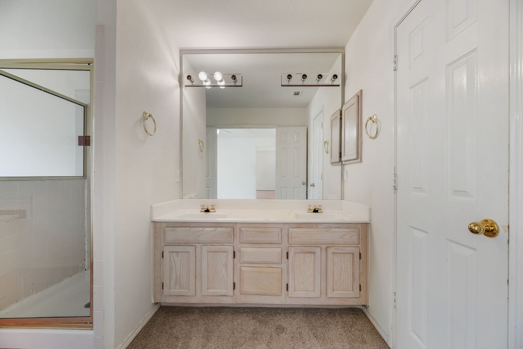 2707 Red Oak Drive Grand Prairie TX 75052