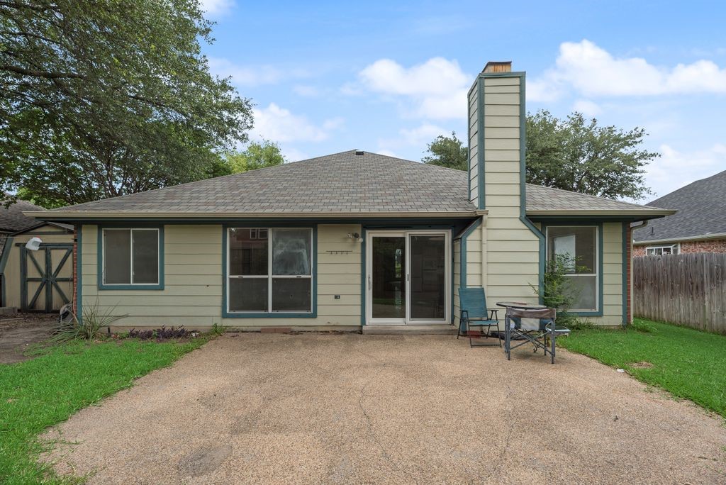 2707 Red Oak Drive Grand Prairie TX 75052
