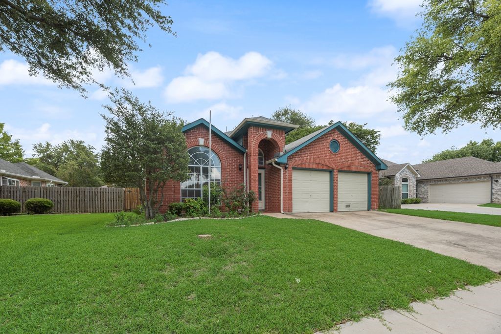 2707 Red Oak Drive Grand Prairie TX 75052