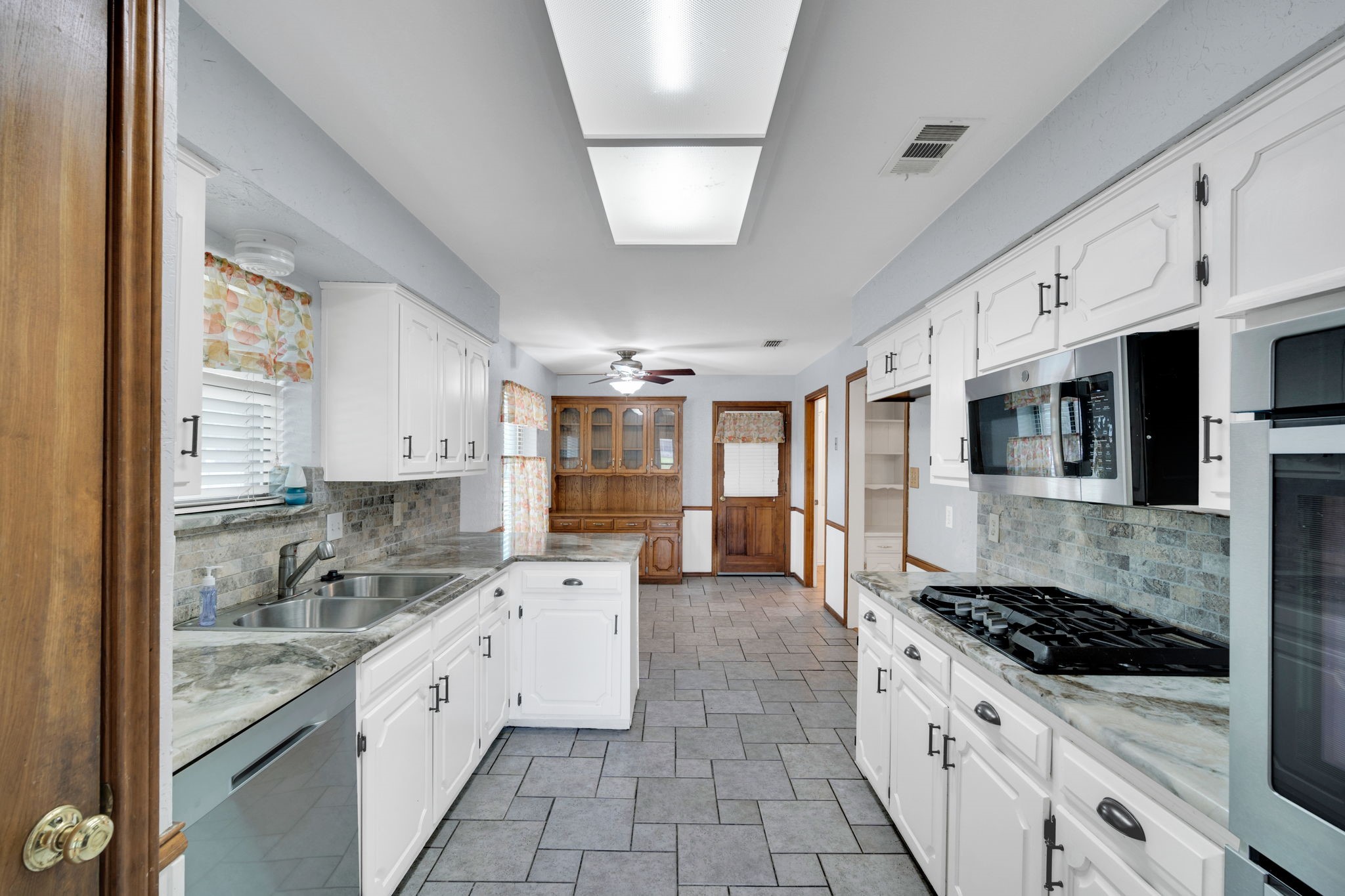 1710 Williamsburg Circle Ennis TX 75119