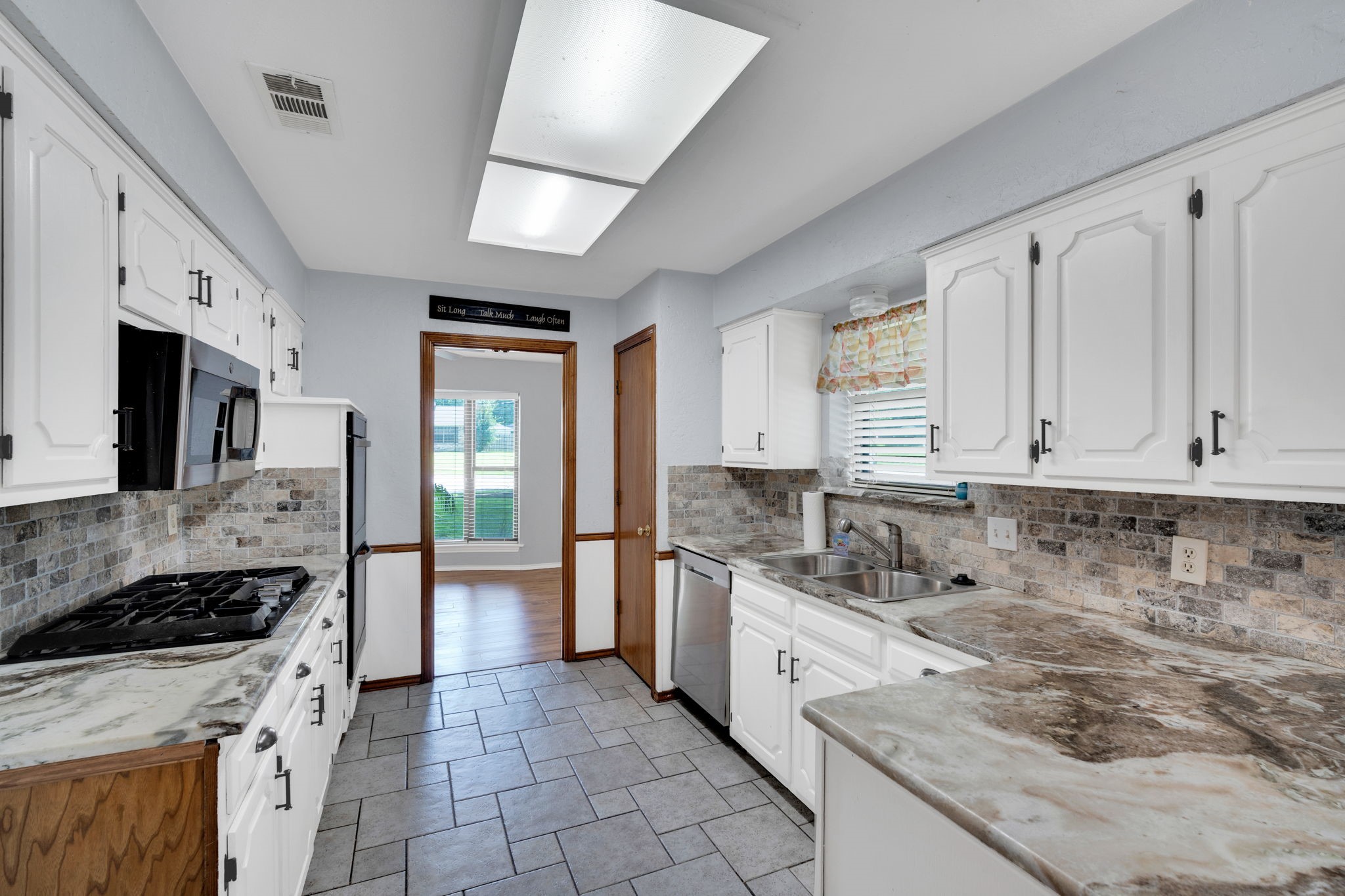 1710 Williamsburg Circle Ennis TX 75119