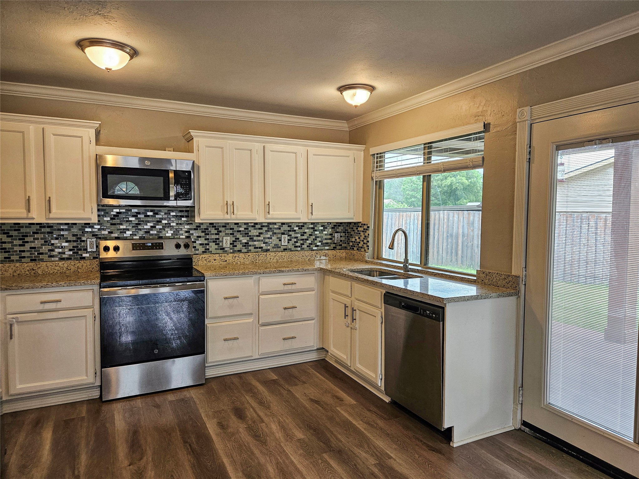 3717 Red Oak Drive Garland TX 75043