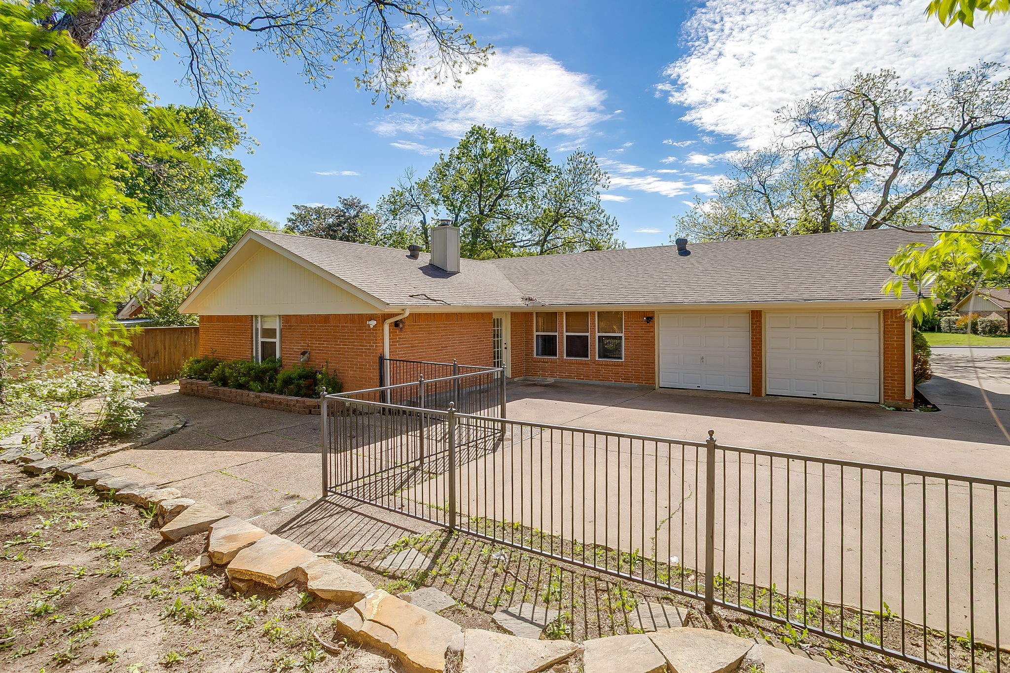 3917 Marys Creek Drive Benbrook TX 76116