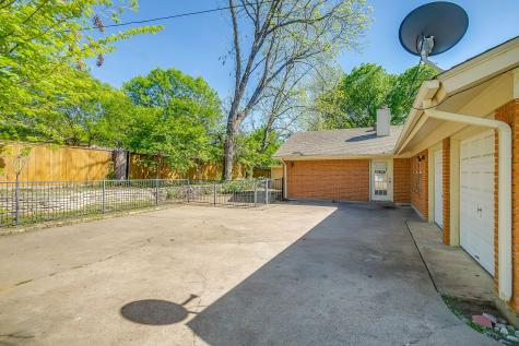 3917 Marys Creek Drive Benbrook TX 76116
