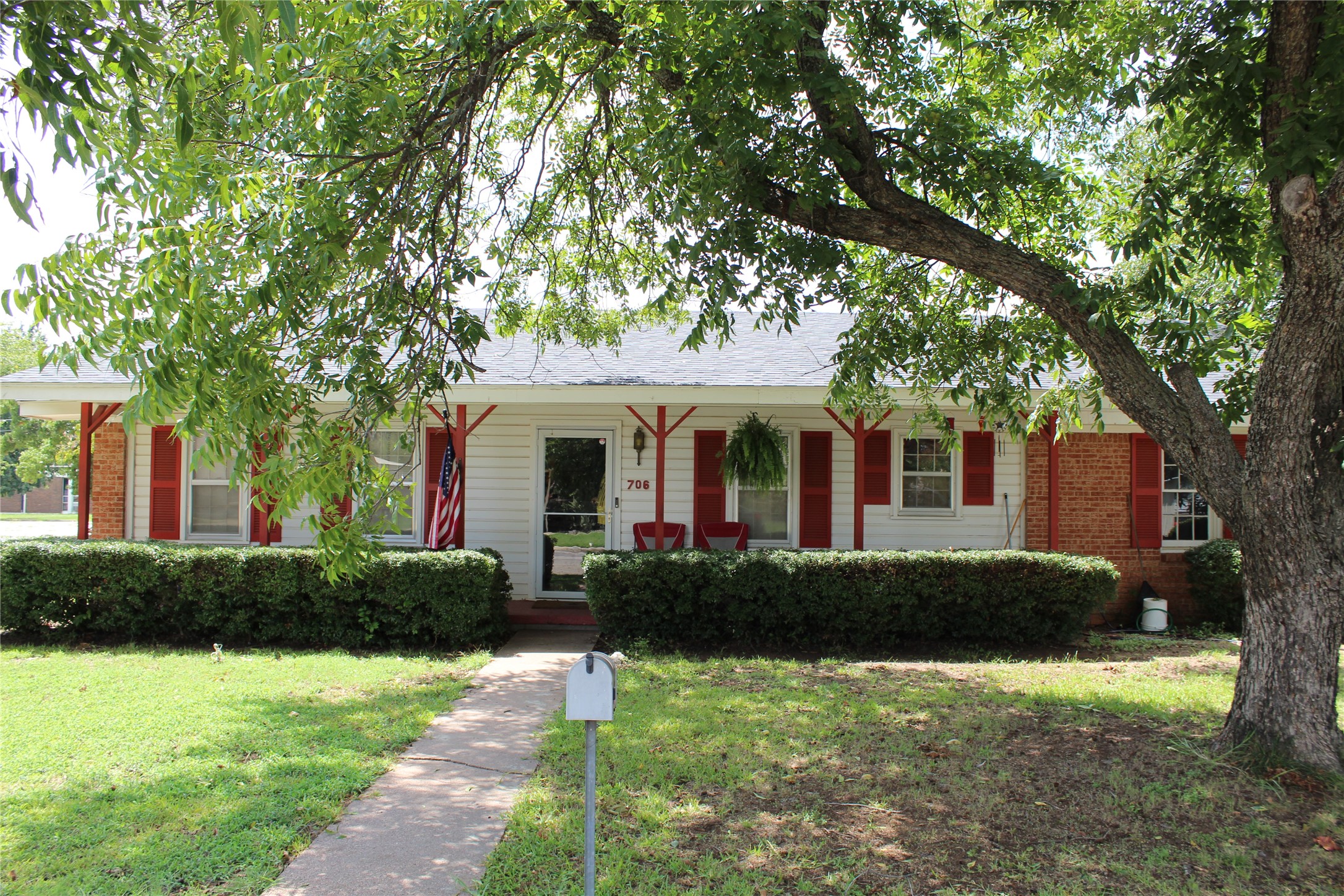 706 Gray Street Bowie TX 76230