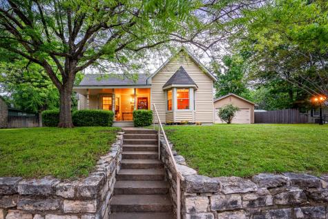 125 S Travis Street Granbury TX 76048
