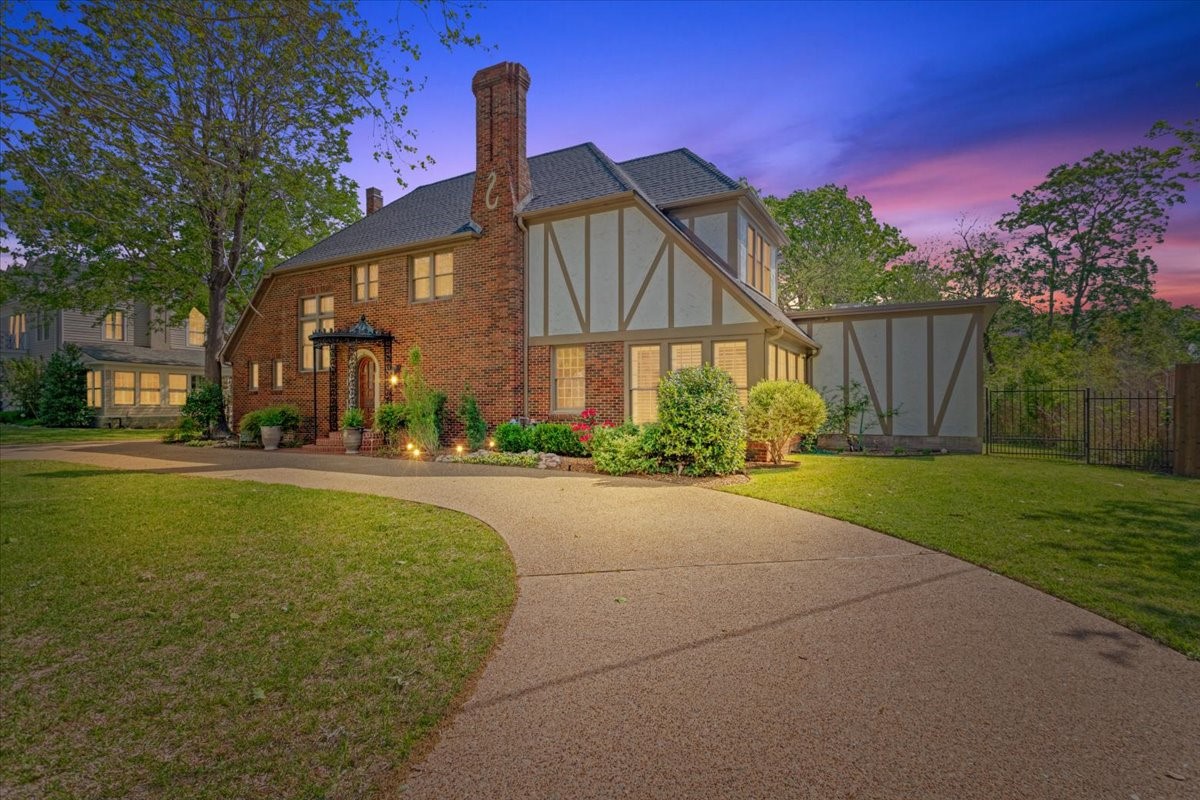 Sherman TX, 1307 N Hopson Street