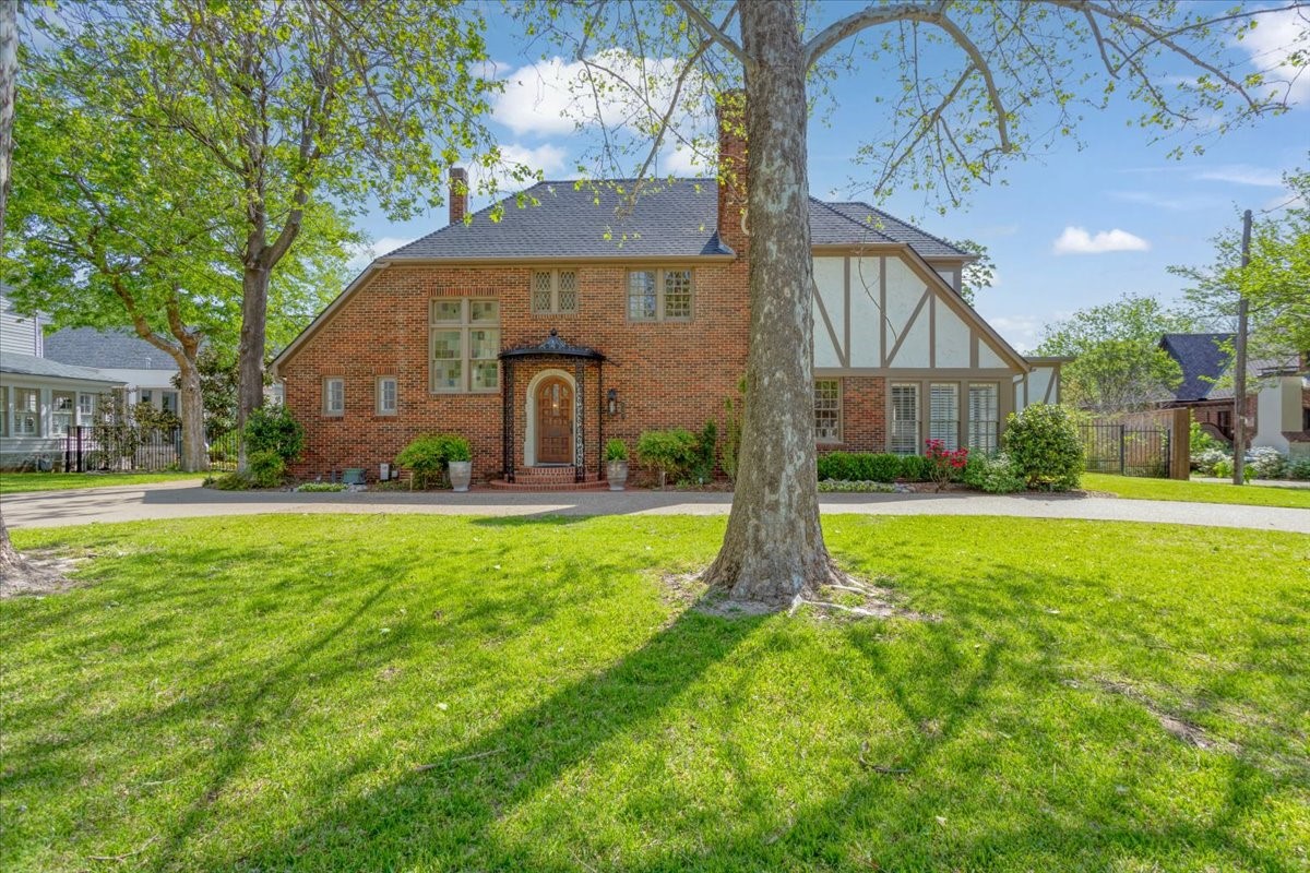 1307 N Hopson Street Sherman TX 75092