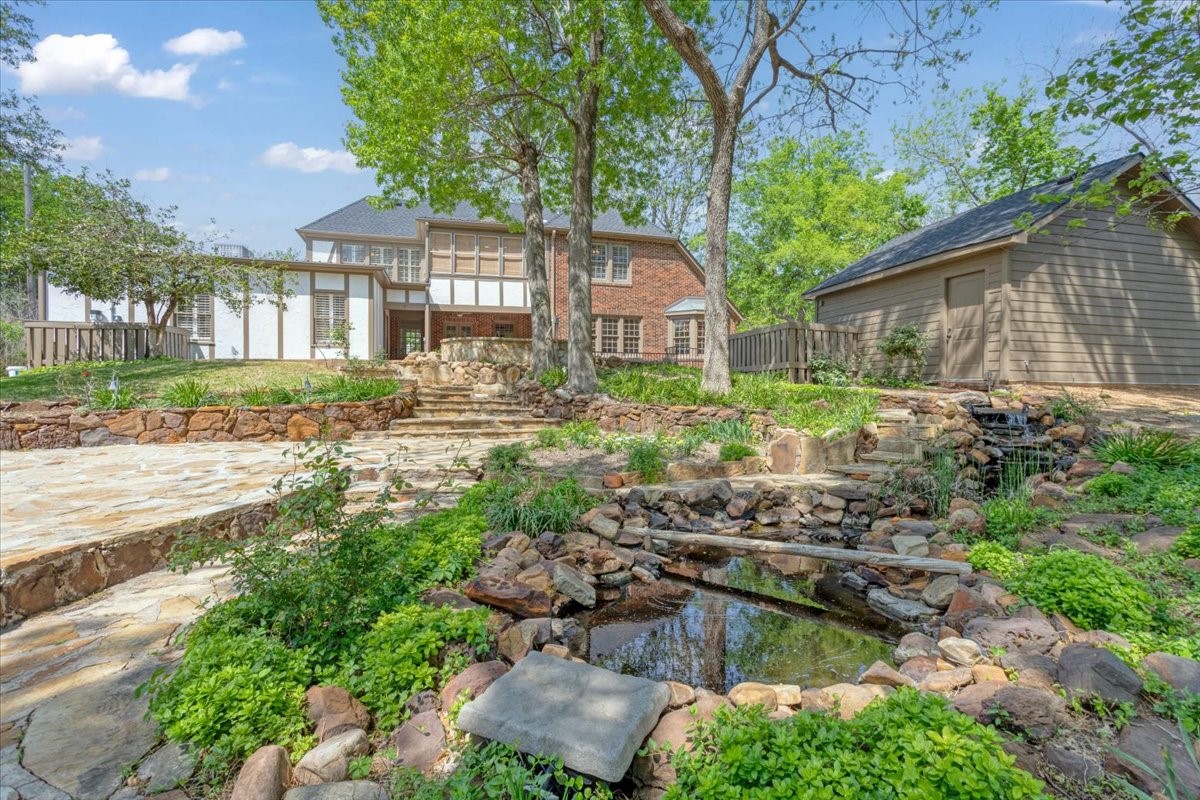 1307 N Hopson Street Sherman TX 75092