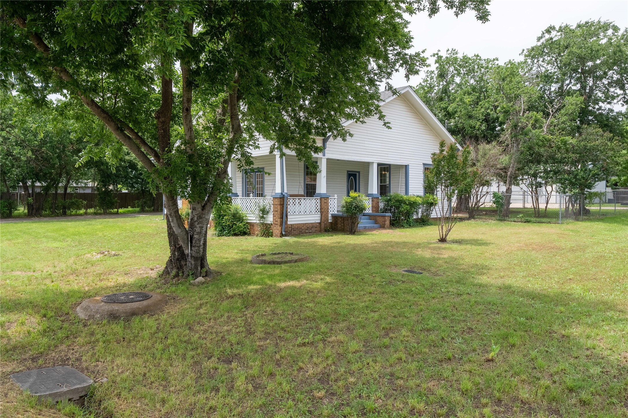 615 N Snyder Avenue Justin TX 76247