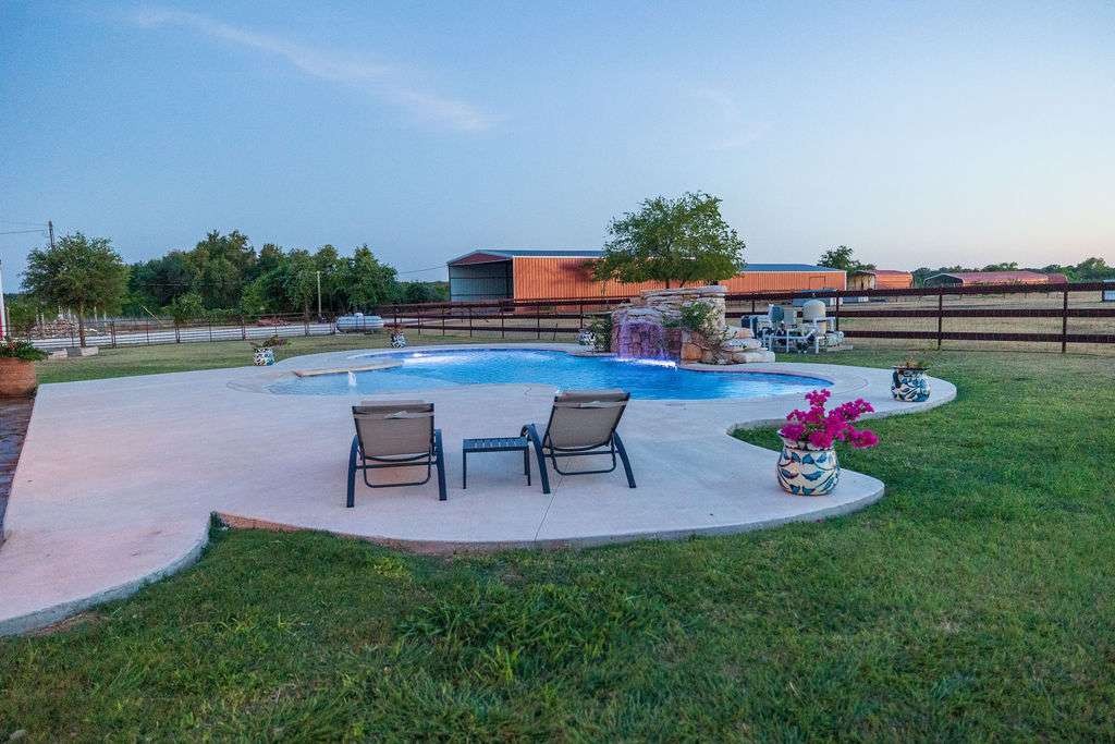 1125 County Road 230 Florence TX 76527