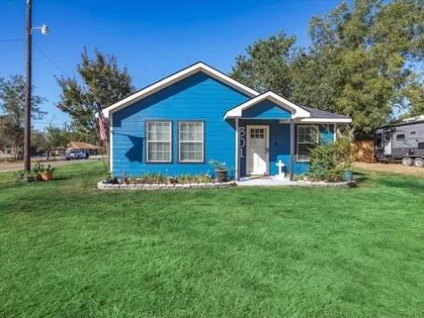 301 N Hinckley Street Blooming Grove TX 76626
