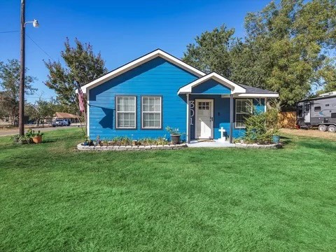 301 N Hinckley Street Blooming Grove TX 76626