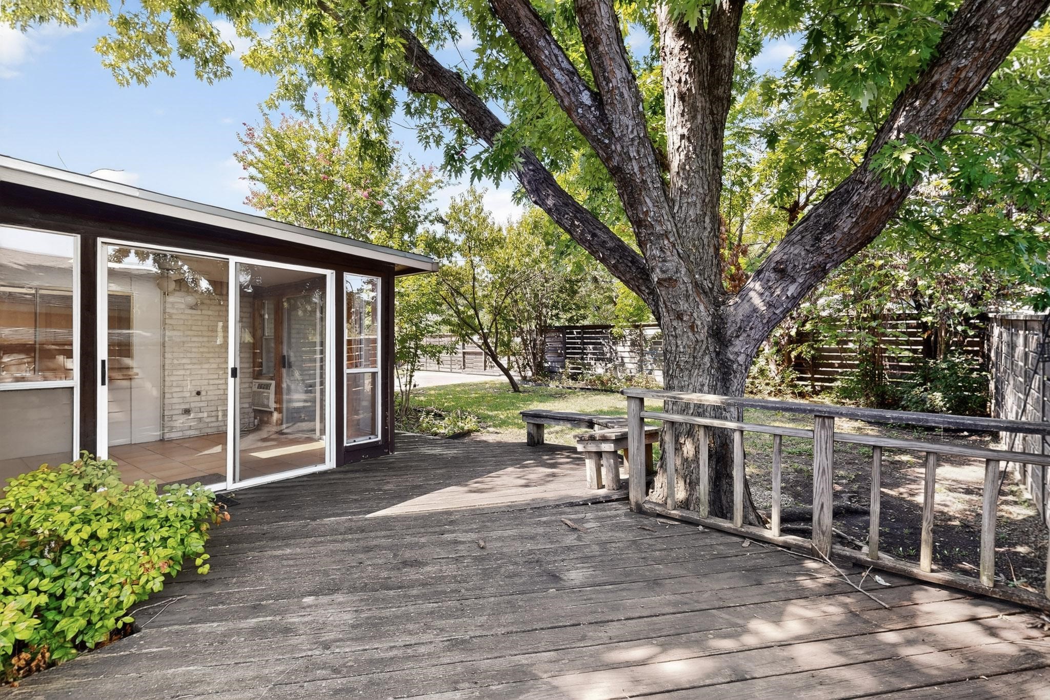 11033 Mccree Road Dallas TX 75238