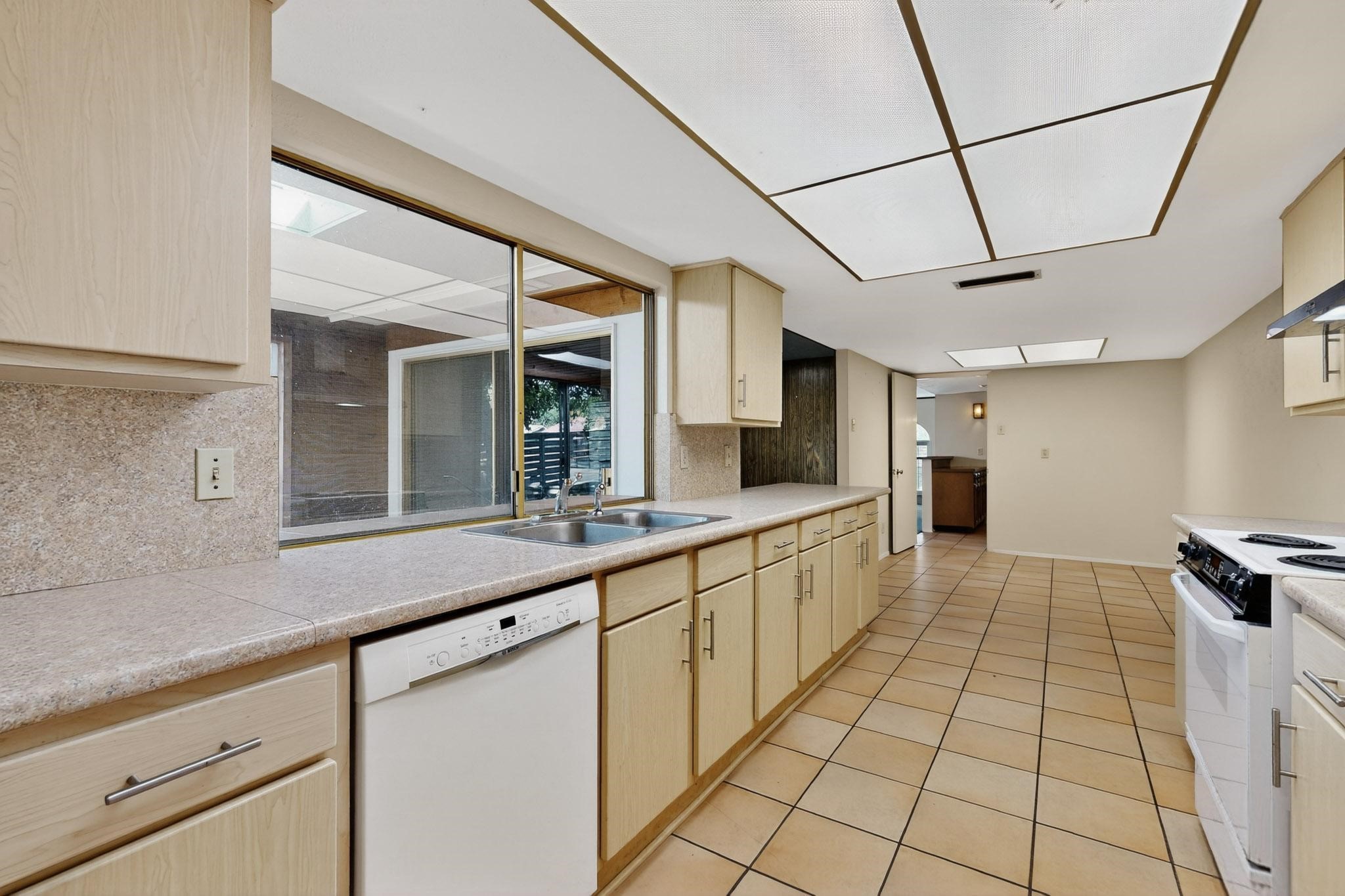 11033 Mccree Road Dallas TX 75238