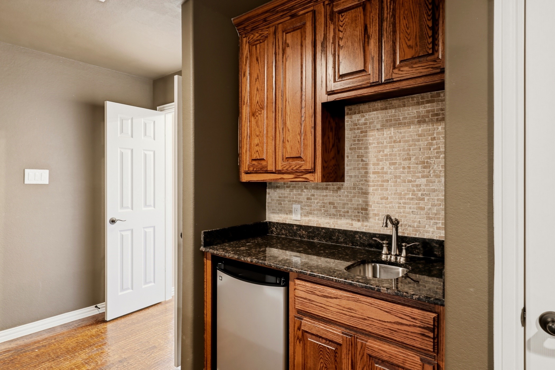 1616 Camino Lago Irving TX 75039