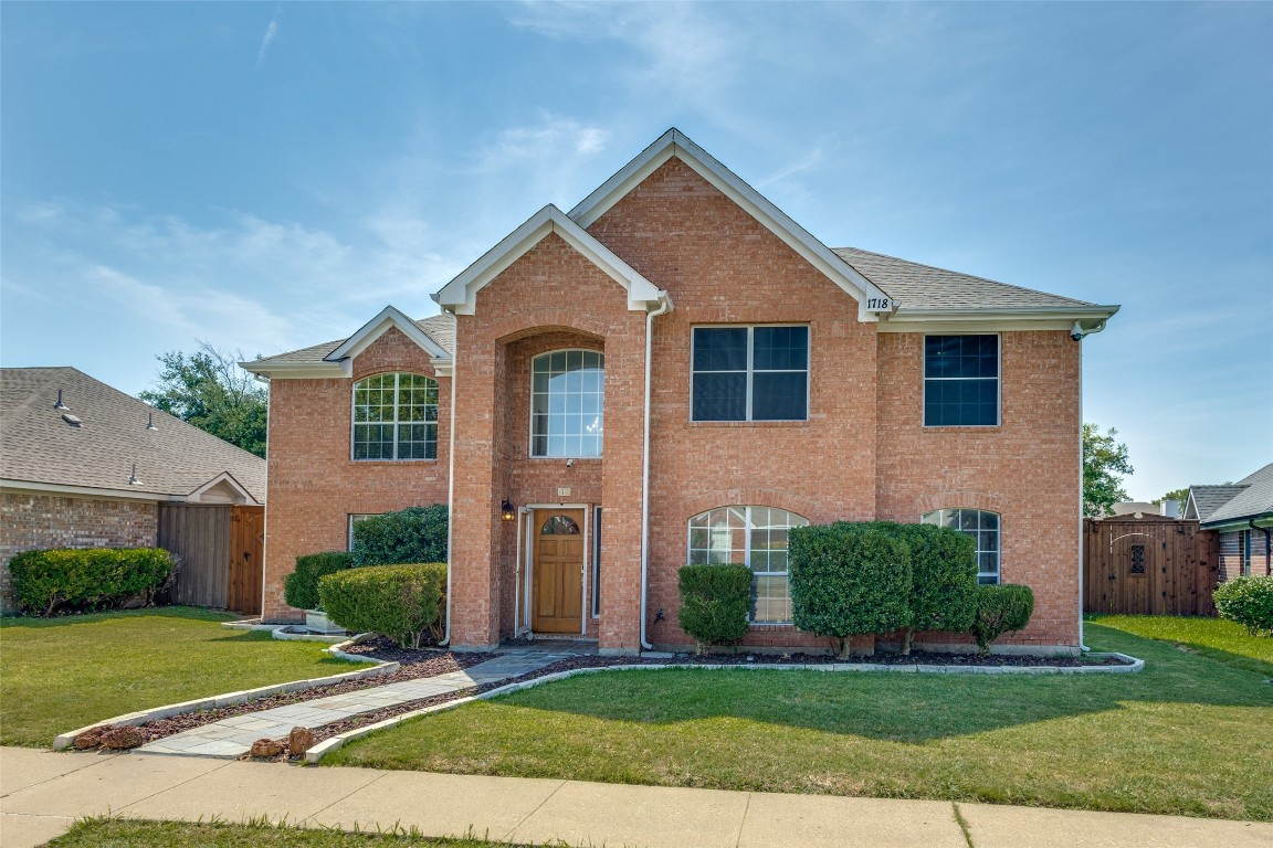 1718 Dalewood Trail Garland TX 75040