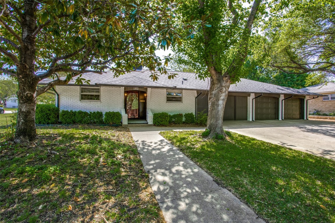 1206 N Graves Street Mckinney TX 75069