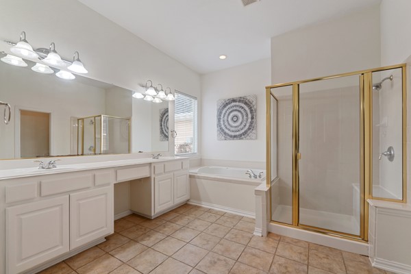 2412 Aramic Court Arlington TX 76001