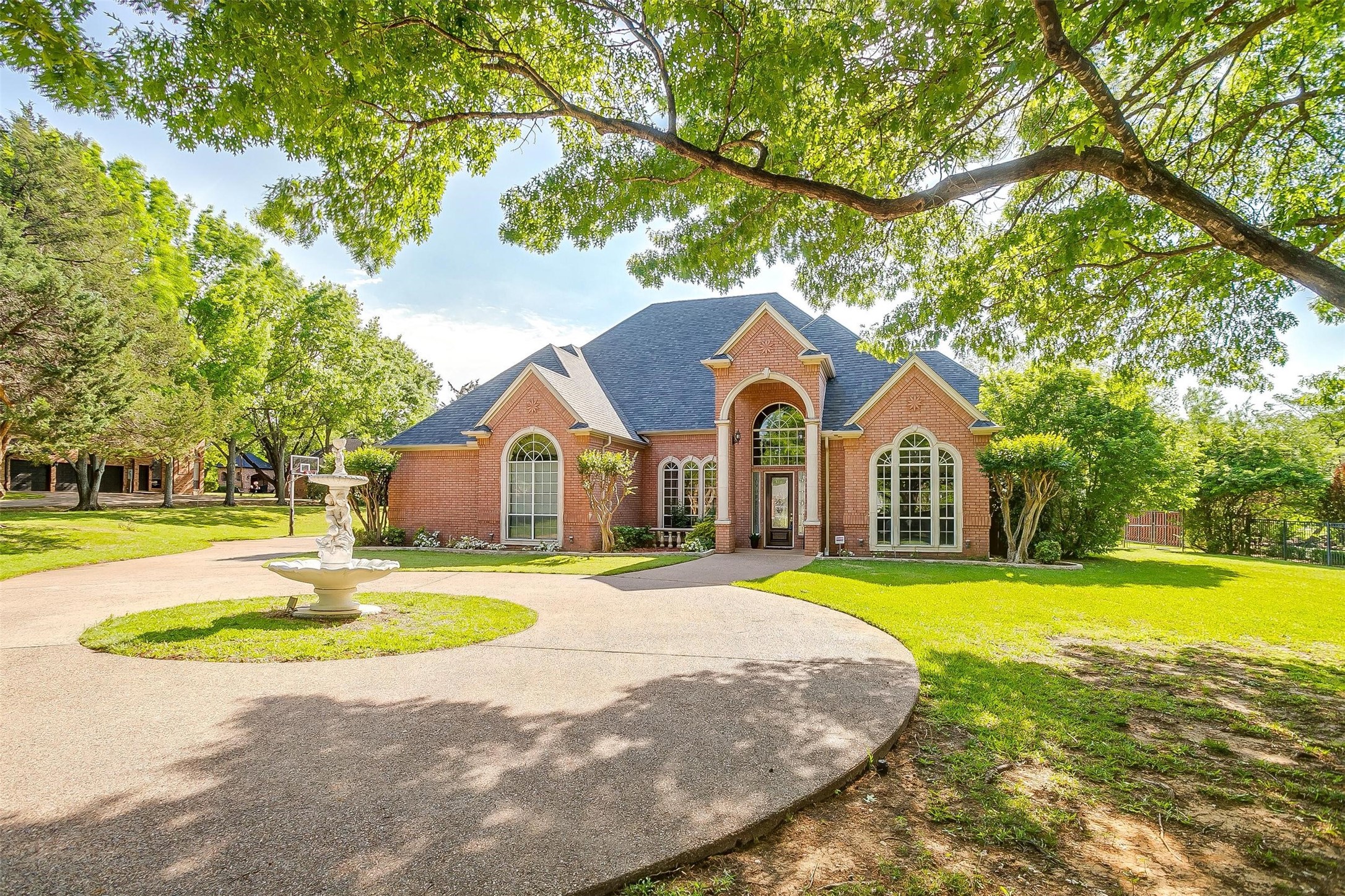 125 N Creekwood Drive Mansfield TX 76063