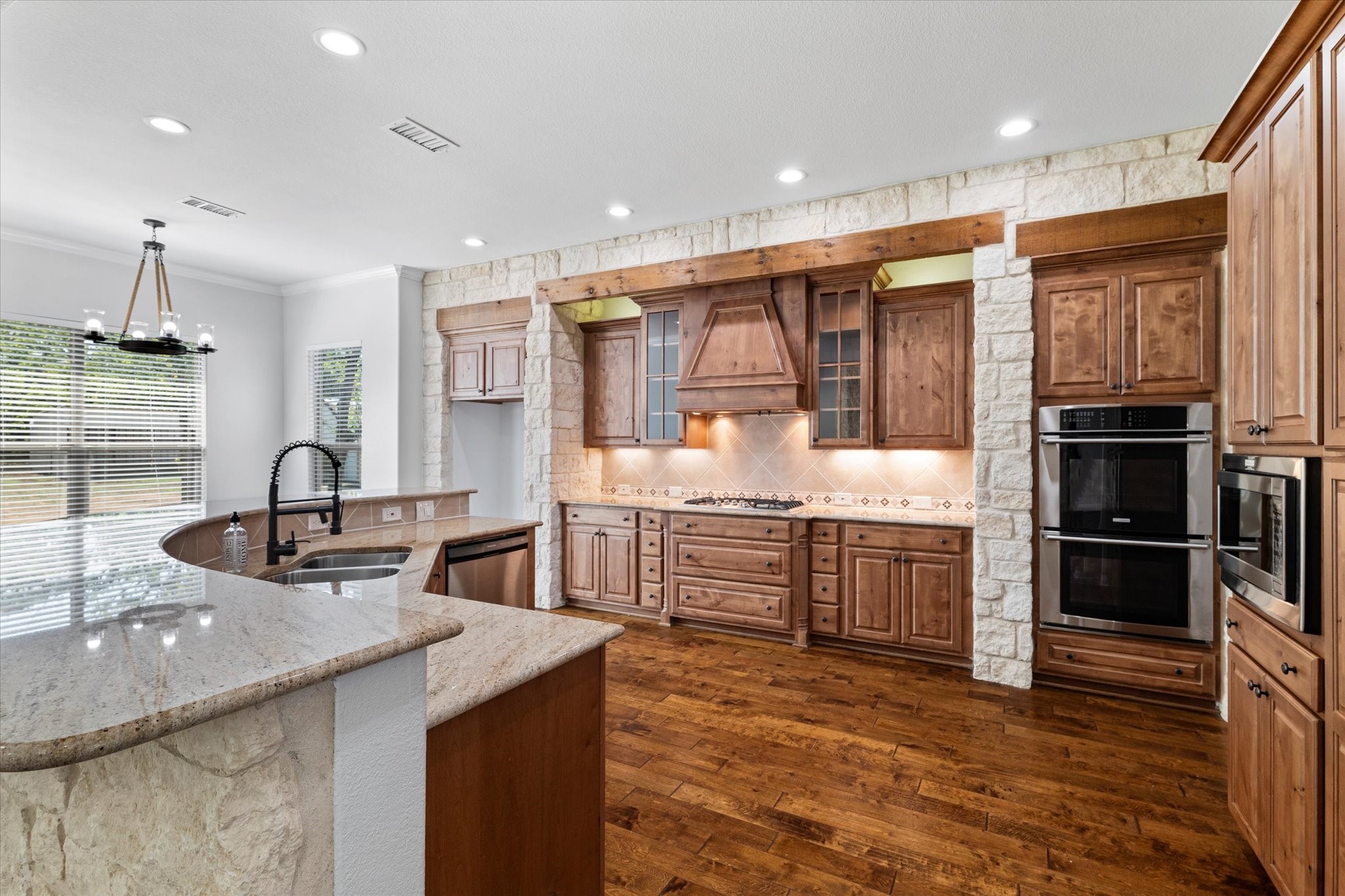 402 N Parkway Drive Alvarado TX 76009