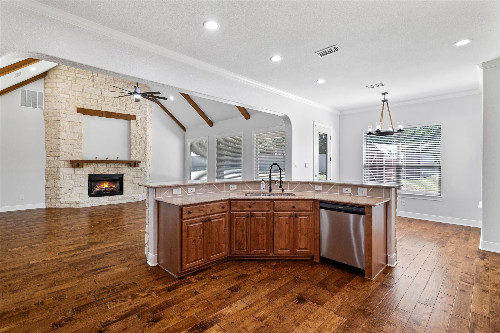 402 N Parkway Drive Alvarado TX 76009
