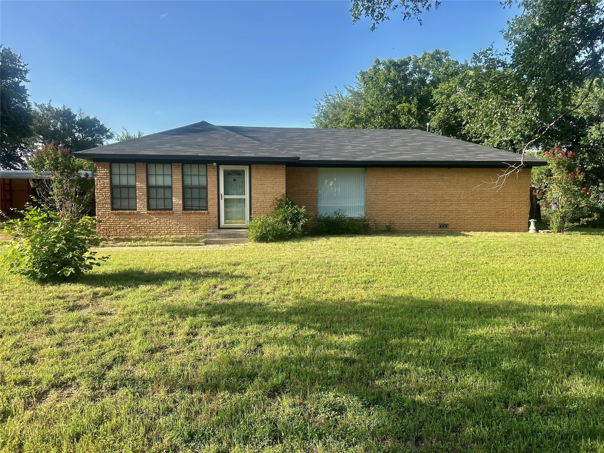 1121 E Coke Hamilton TX 76531