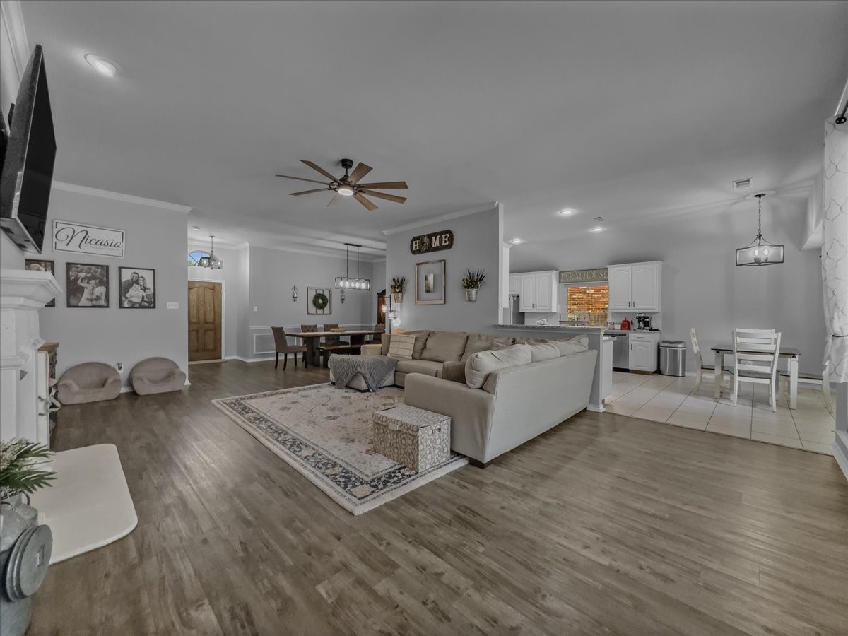 2514 Mustang Drive Arlington TX 76001