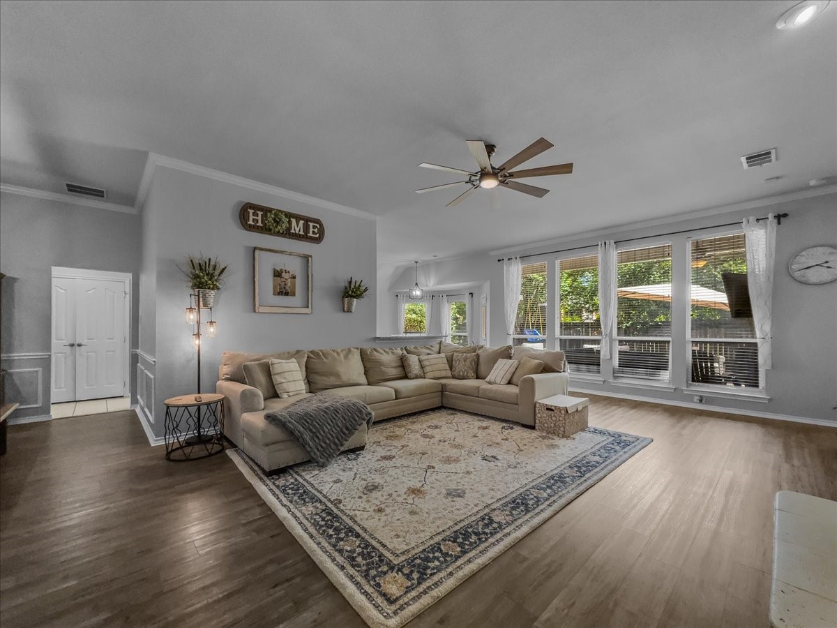 2514 Mustang Drive Arlington TX 76001