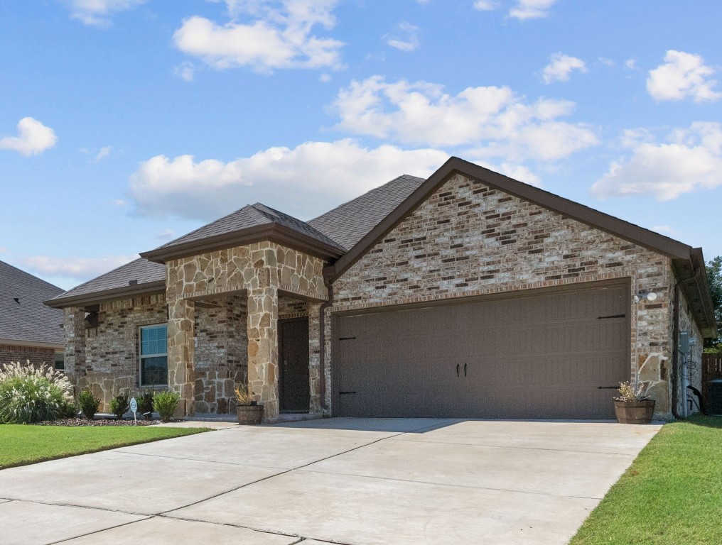 1518 Woodlake Drive Waxahachie TX 75165