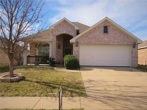 709 Loftin Street Crowley TX 76036