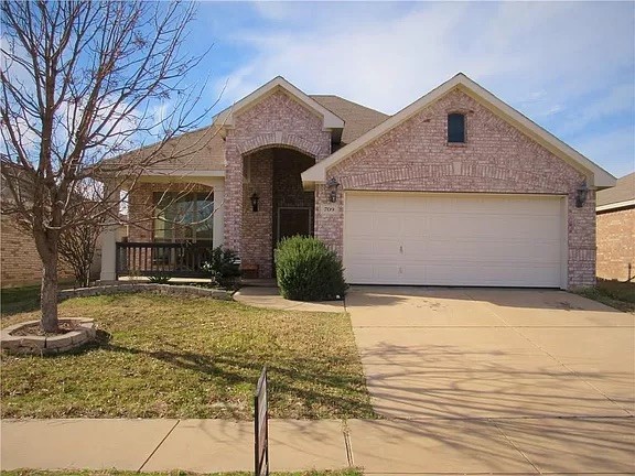 709 Loftin Street Crowley TX 76036