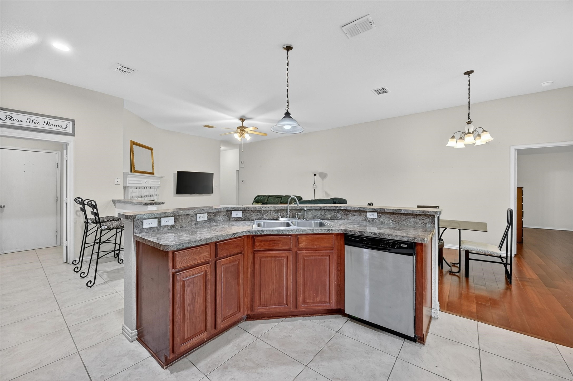 7424 Lake Front Trail Arlington TX 76002