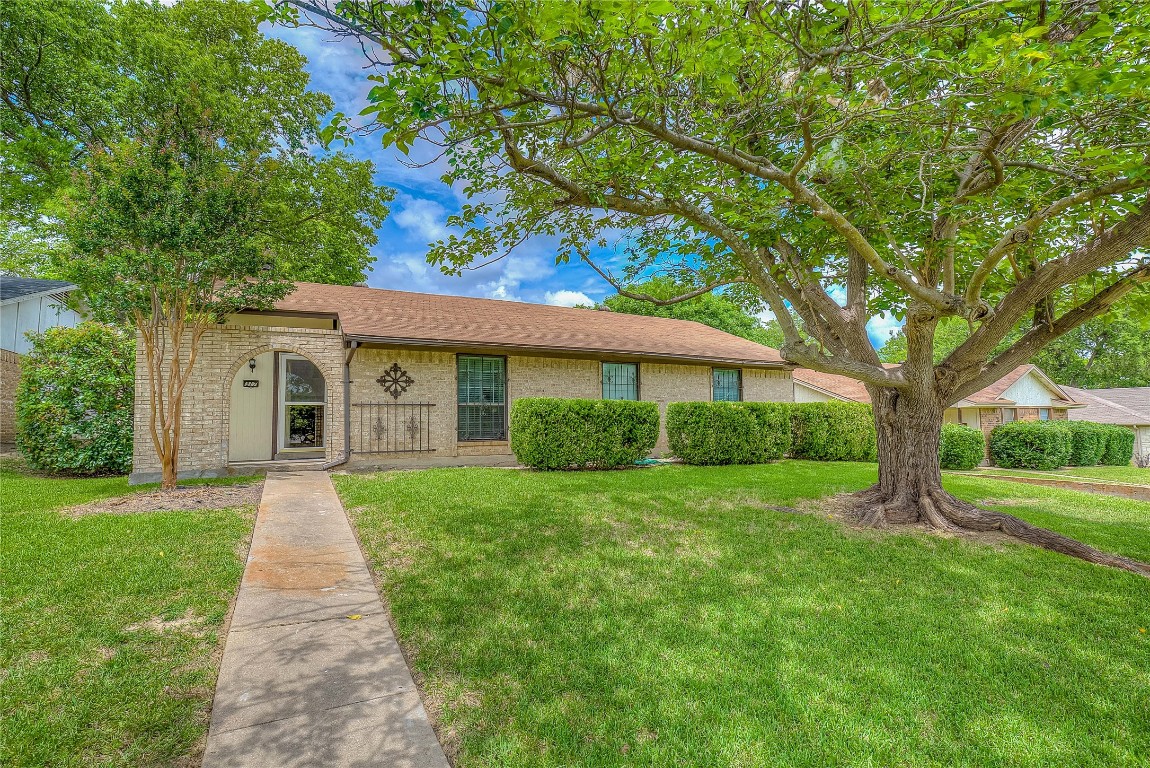 317 Brookview Drive Garland TX 75043