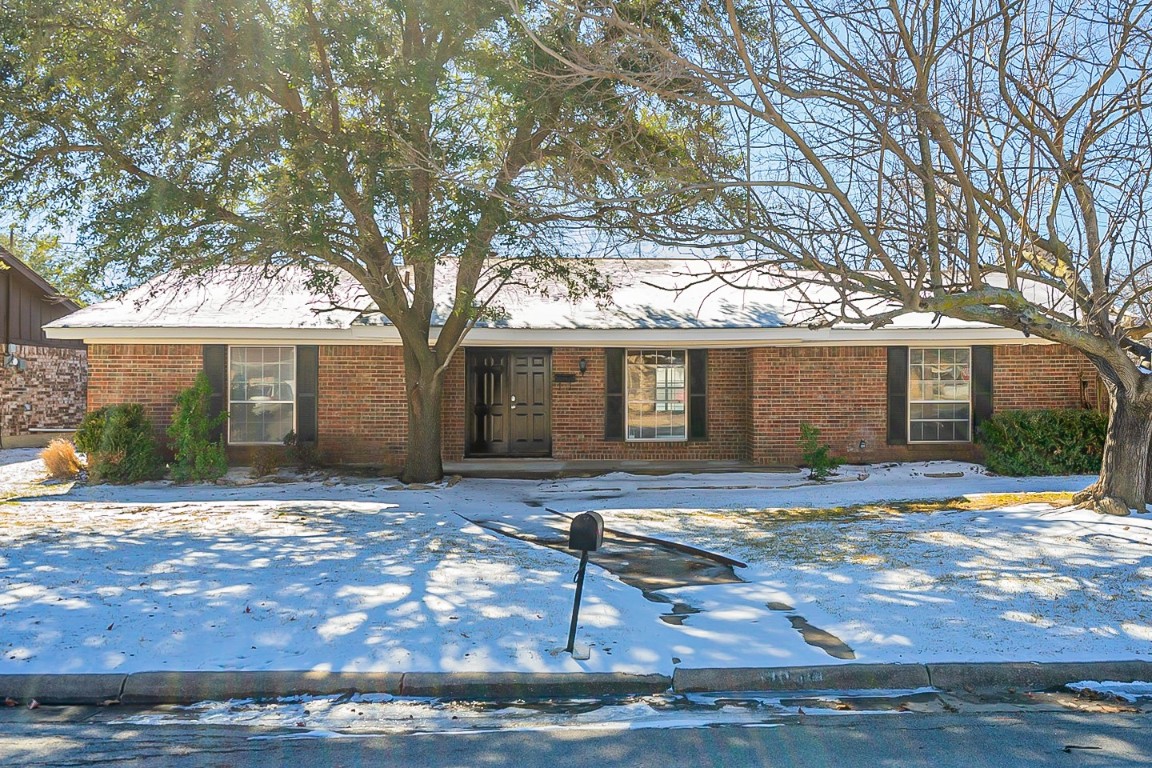 1041 Black Street Hurst TX 76053