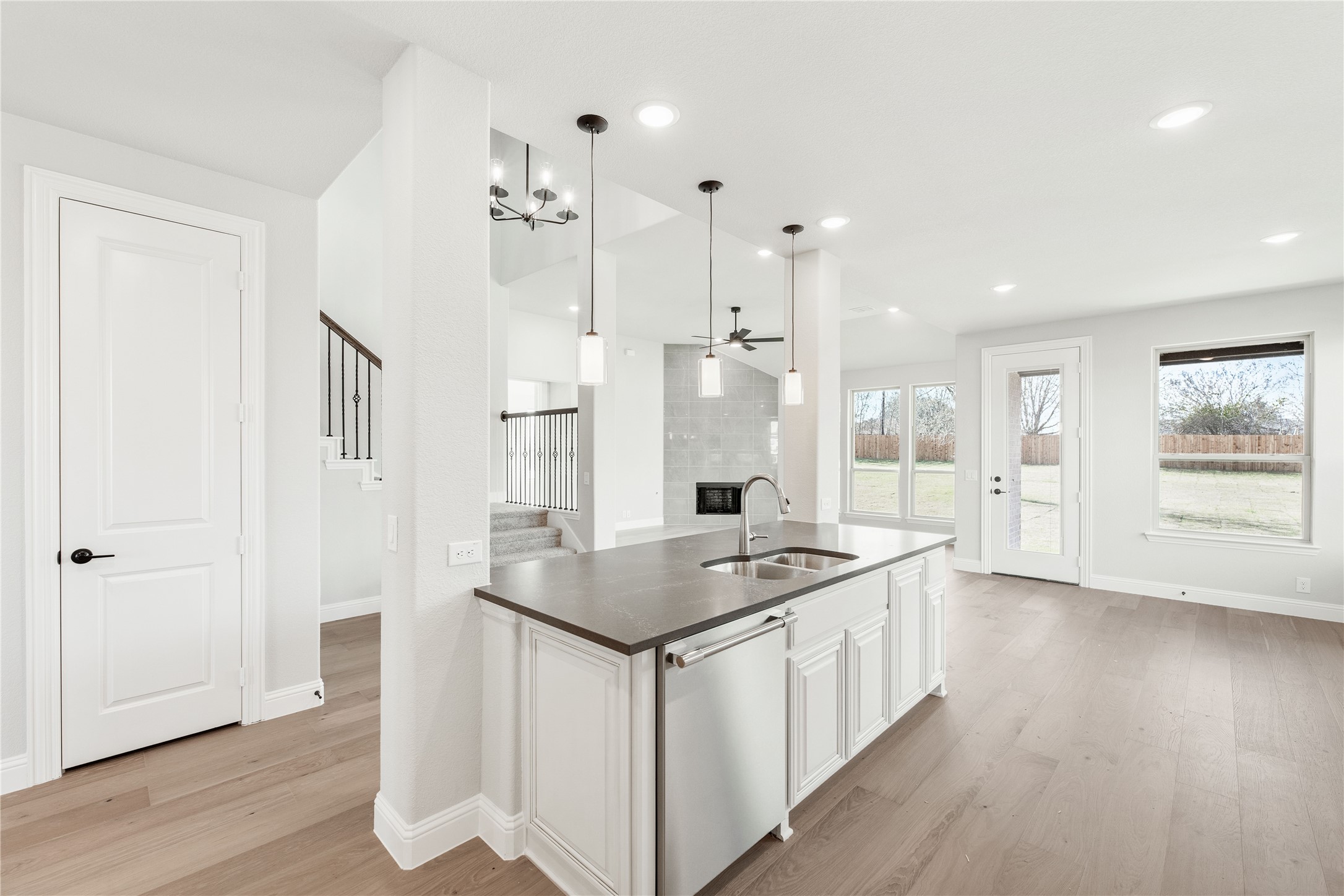 683 Crystal Lake Lane Red Oak TX 75154