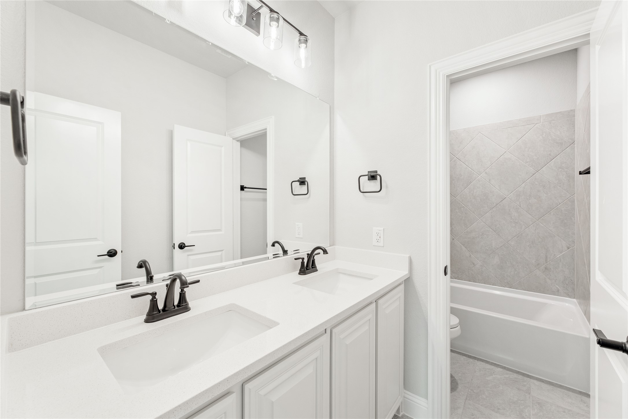 683 Crystal Lake Lane Red Oak TX 75154
