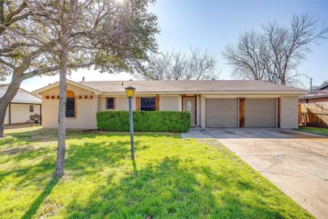 1008 Darnell Avenue Benbrook TX 76126