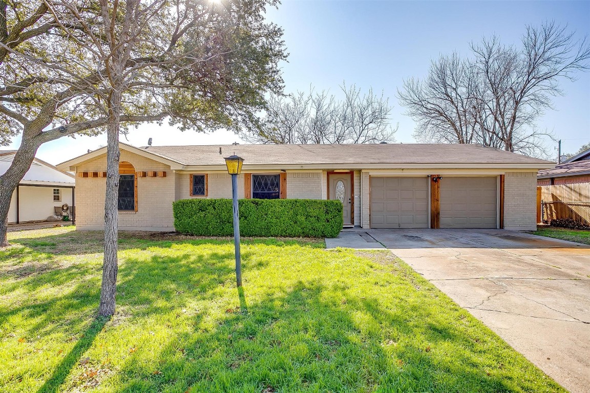 1008 Darnell Avenue Benbrook TX 76126