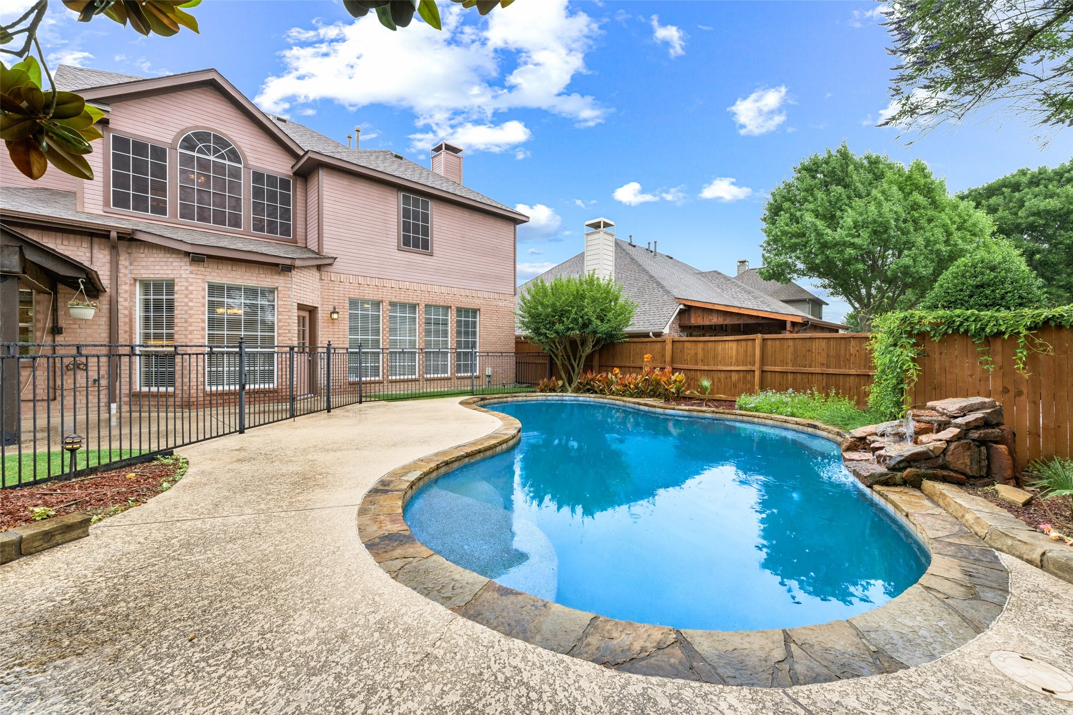 2101 Fleming Drive Mckinney TX 75072