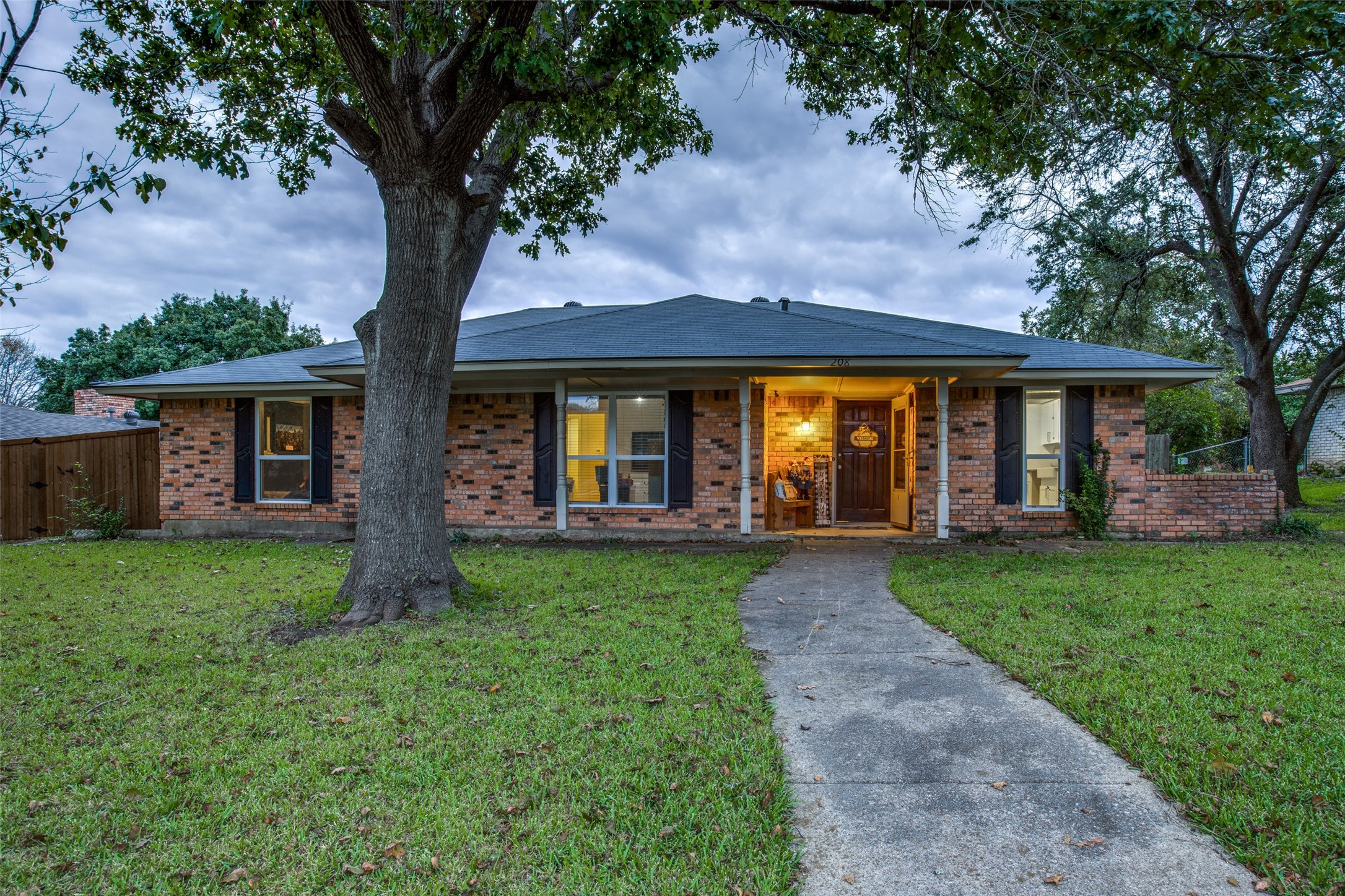 208 Connie Drive Desoto TX 75115