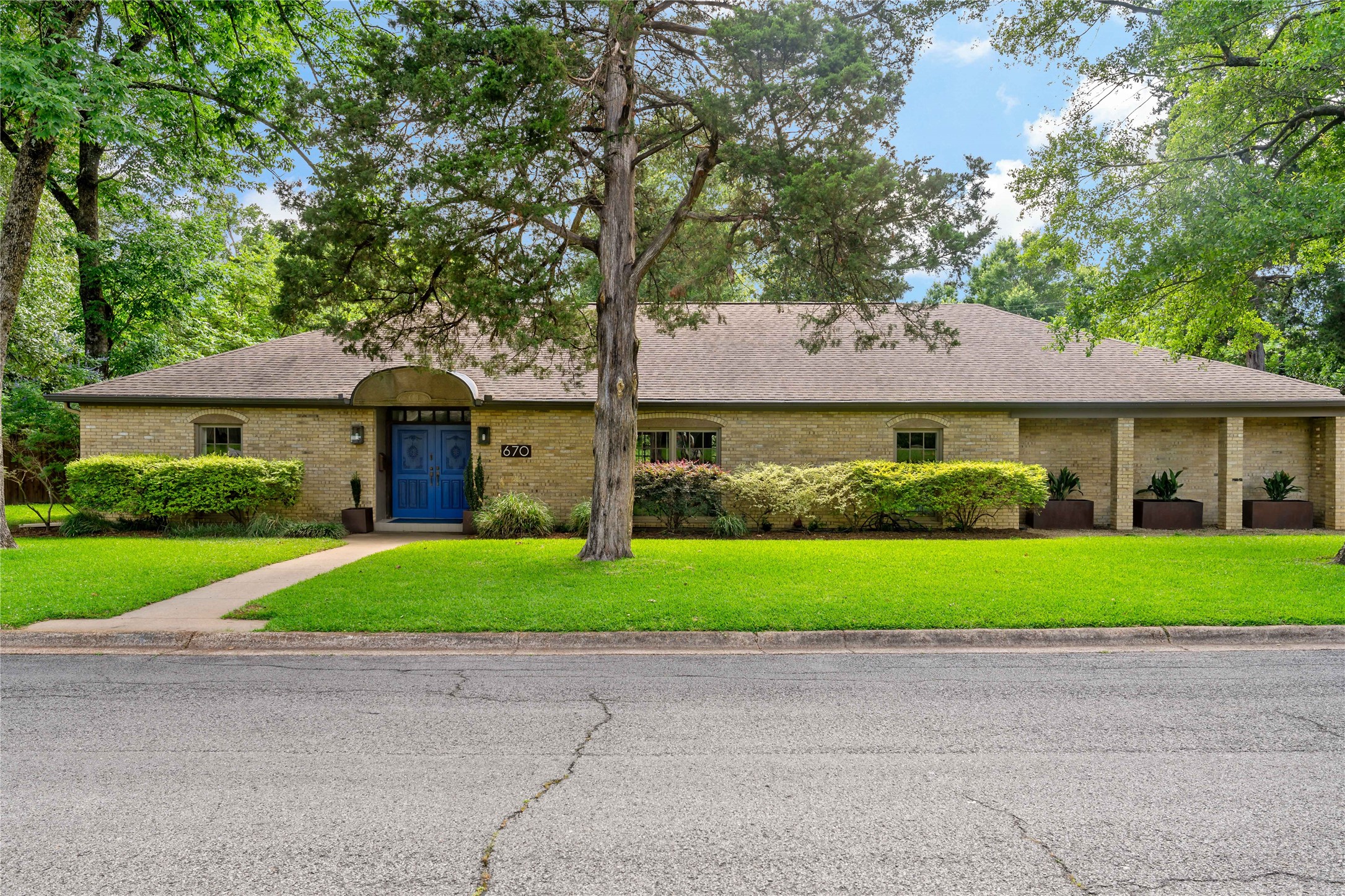 670 SE 31st Street Paris TX 75460