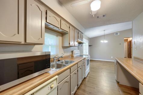 5901 Guildwood Drive Arlington TX 76017