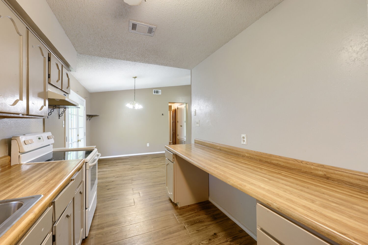 5901 Guildwood Drive Arlington TX 76017