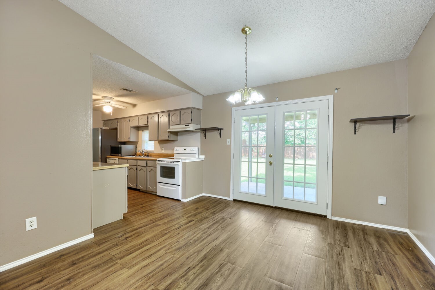 5901 Guildwood Drive Arlington TX 76017