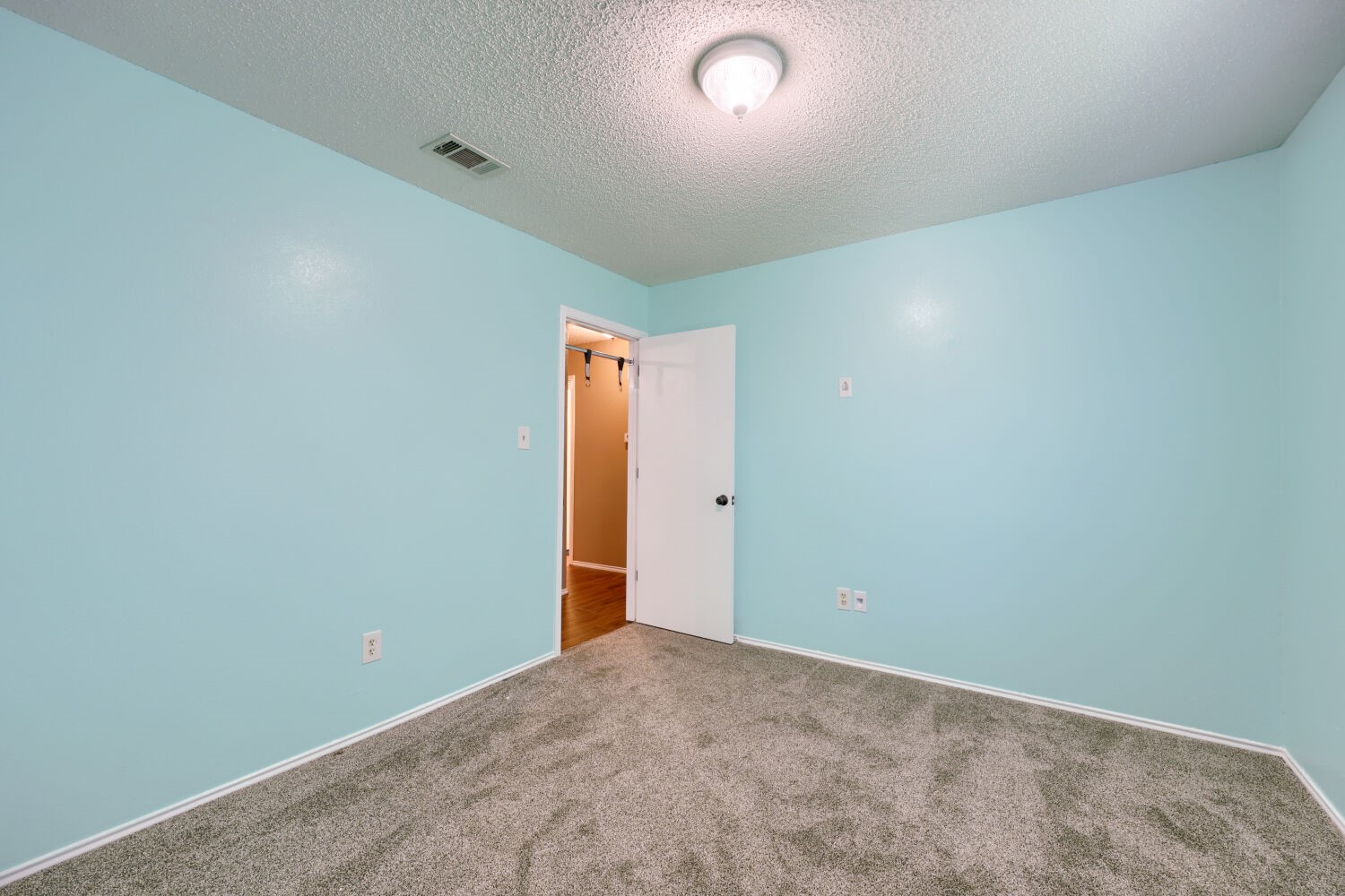 5901 Guildwood Drive Arlington TX 76017