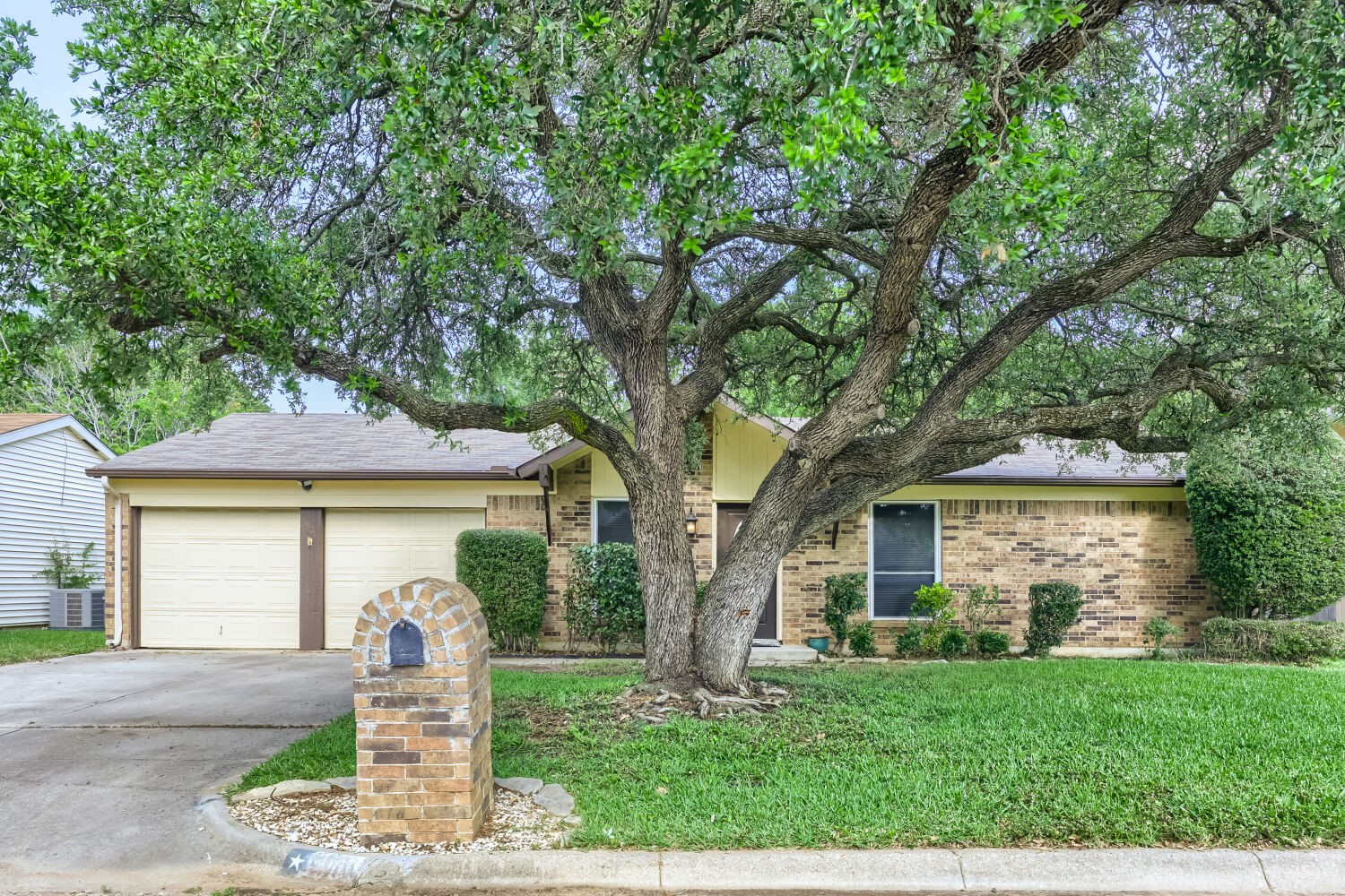 5901 Guildwood Drive Arlington TX 76017