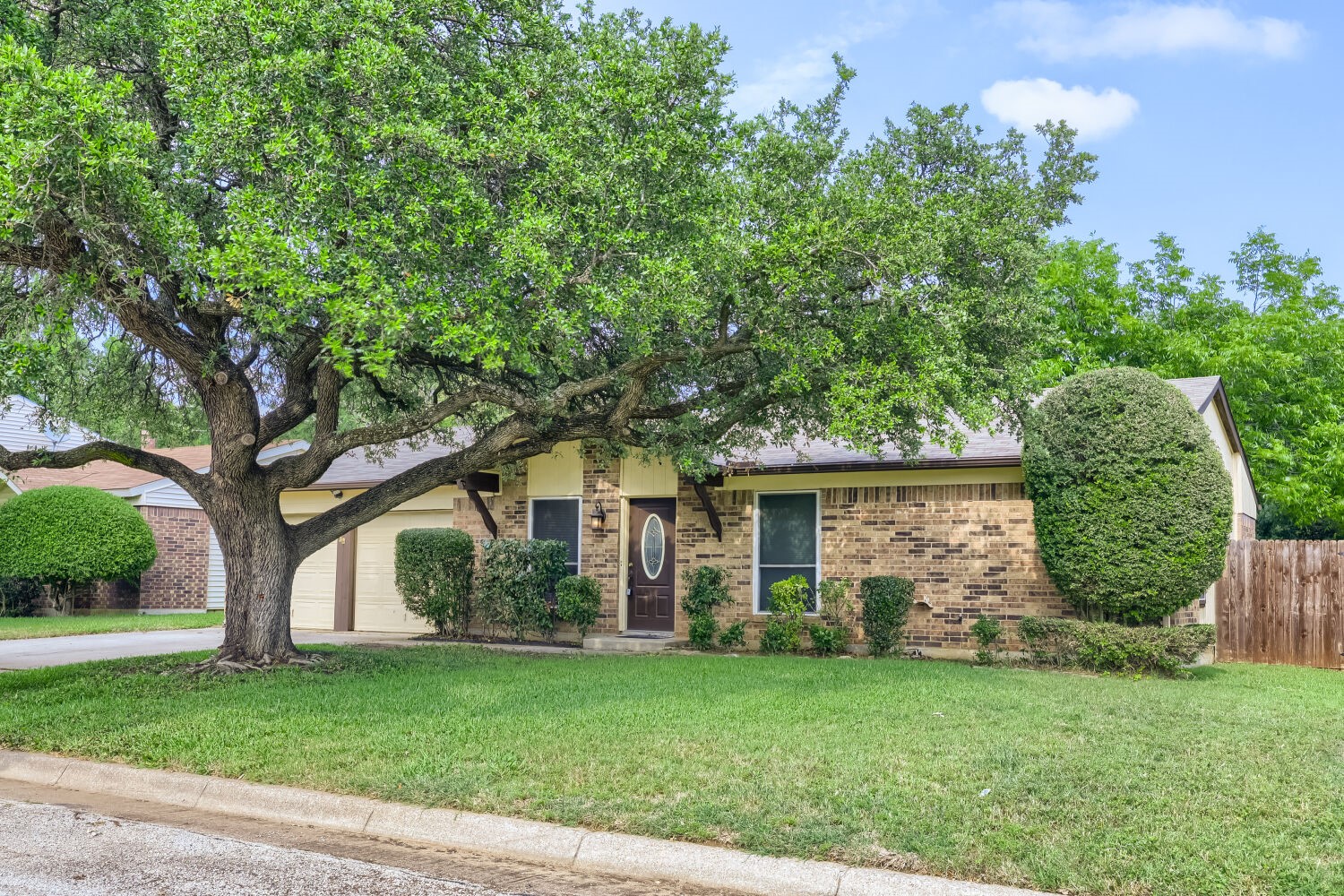 5901 Guildwood Drive Arlington TX 76017